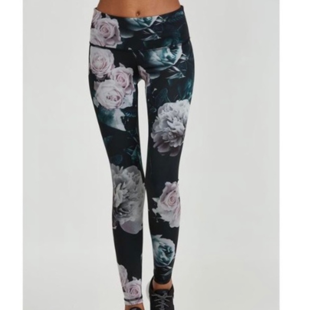 Noli Italian Fabric Rose Print Leggings